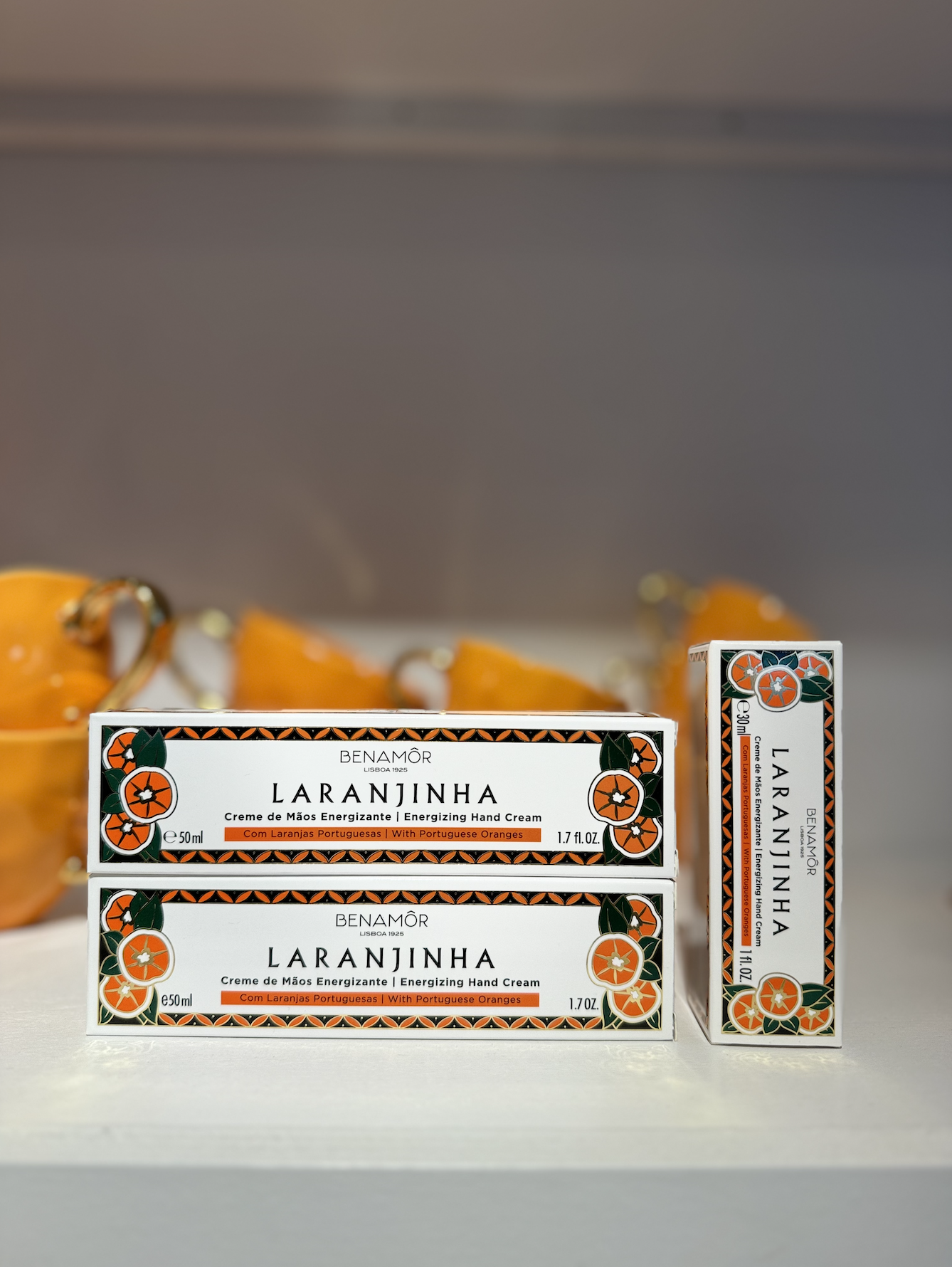Handcrème Laranjinha met een frisse geur van sinaasappel voor de dagelijkse verzorging van de handen.